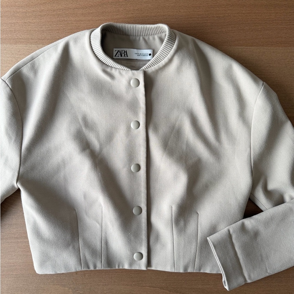 Minimalist Zara Cream Tone On Tone Button-Up Jacket, Expensive looking, Size XS